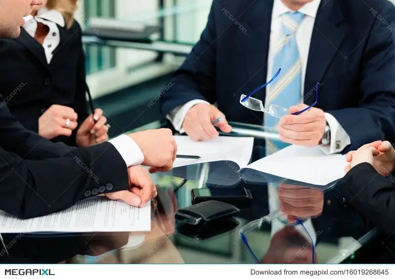 Abogados trabajando en una oficina digital
